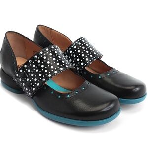 Fluevog Fellowship Cleo leather flats